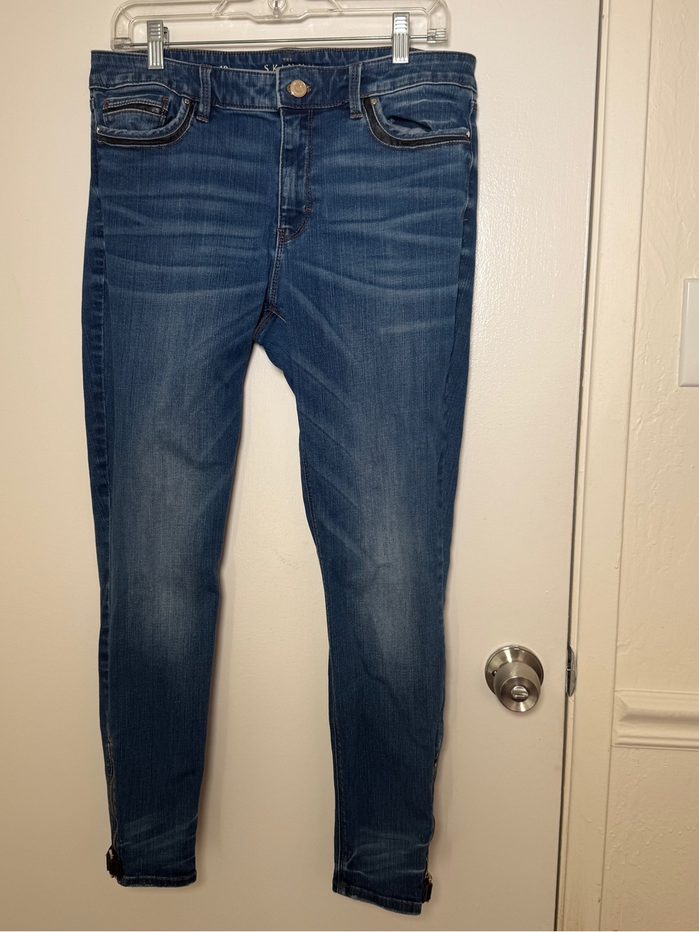 White House Black Market Women's 10 Skinny Ankle Jeans with Zipper Details - Picture 1 of 9